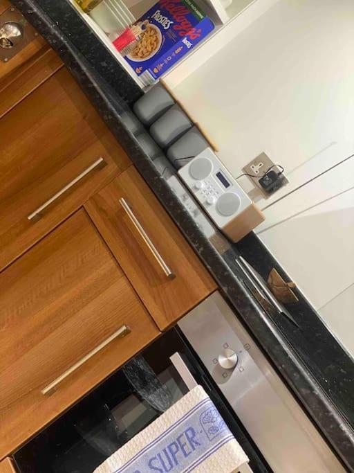 Apartment Retreat, Stones Throw Away From Margate