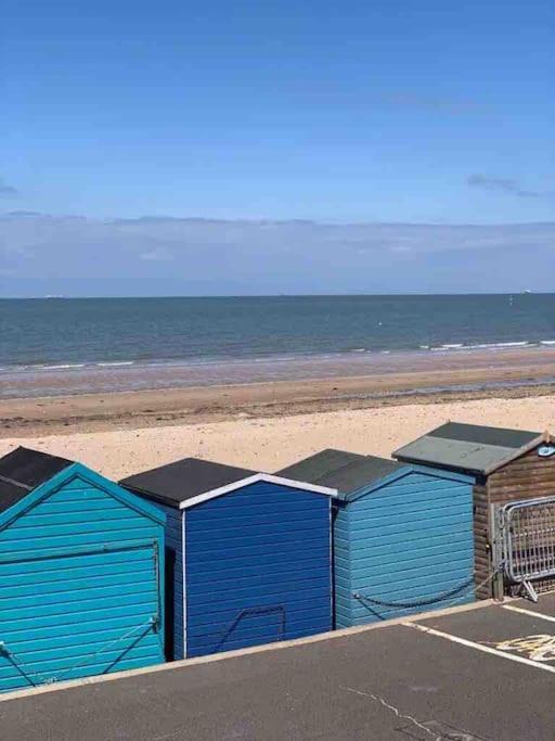 Retreat, Stones Throw Away From Apartment Margate
